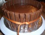 kit kat cake surround